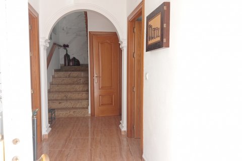 House for sale in Granada, Spain 4 bedrooms, 178 sq.m. No. 185605 - photo 6