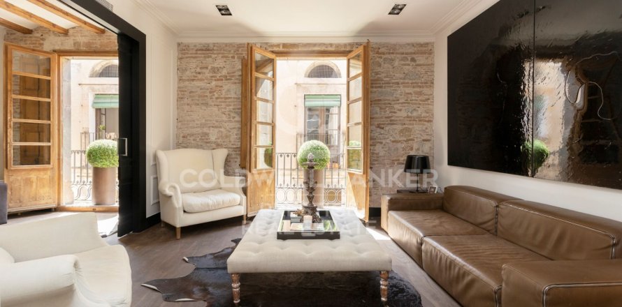 Apartment in Barcelona, Spain 3 bedrooms, 153 sq.m. No. 160146