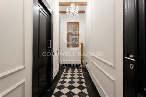 Apartment for sale in Barcelona, Spain 3 bedrooms, 153 sq.m. No. 160146 - photo 17