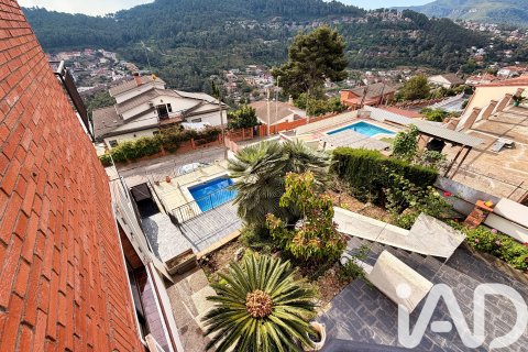 House à Vallirana, Barcelona, Espagne 6 chambres, 397 m2 No. 172441
