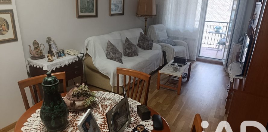 Apartment in Zaragoza, Spain 3 bedrooms, 106 sq.m. No. 172437