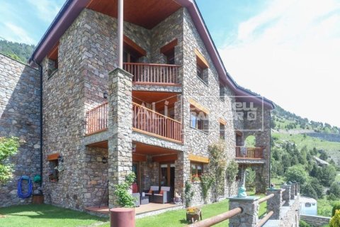 Villa in Principado De Andorra (Ninguna Poblacion Tiene C.P.), Lleida, Spanien 5 Schlafzimmer, 600 m2 Nr. 160339
