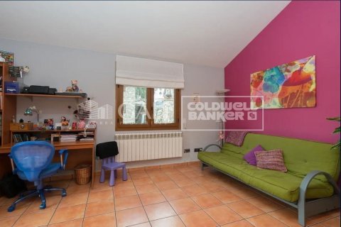 Villa till salu i Principado De Andorra (Ninguna Poblacion Tiene C.P.), Lleida, Spanien 5 sovrum, 600 kvm. Nr. 160339 - foto 10