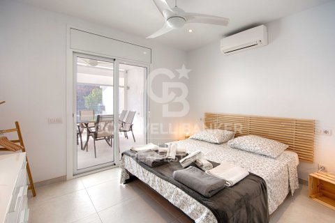 Hus till salu i Empuriabrava, Girona, Spanien 3 sovrum, 170 kvm. Nr. 160334 - foto 28