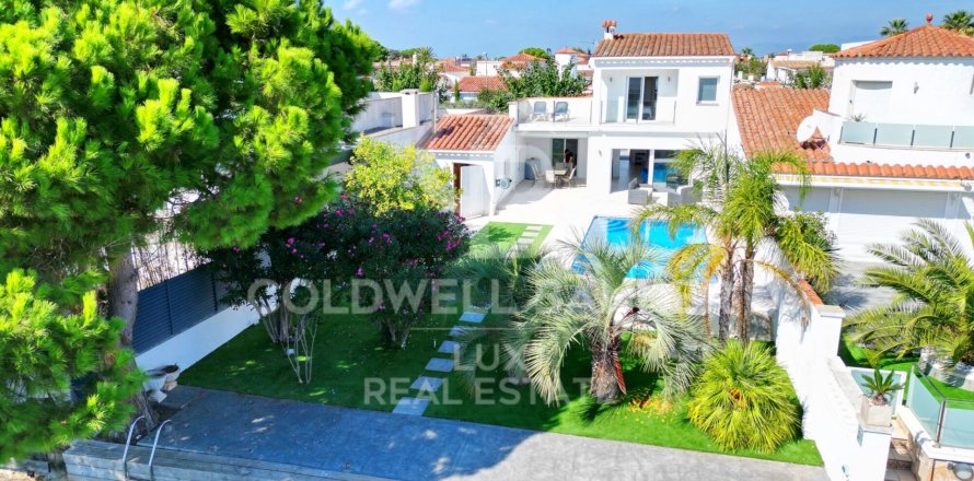 Дом в Эмпуриабрава, Герона, Испания 3 спальни, 170м2 №160334