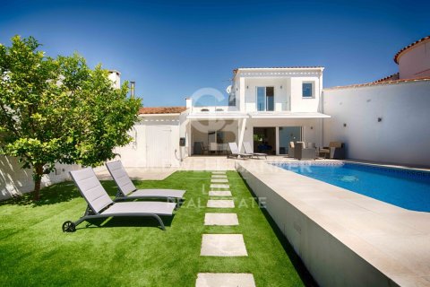 Hus till salu i Empuriabrava, Girona, Spanien 3 sovrum, 170 kvm. Nr. 160334 - foto 2