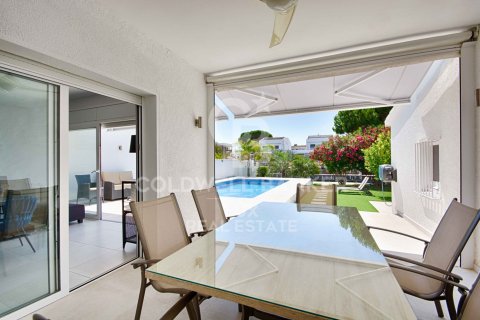Hus till salu i Empuriabrava, Girona, Spanien 3 sovrum, 170 kvm. Nr. 160334 - foto 27