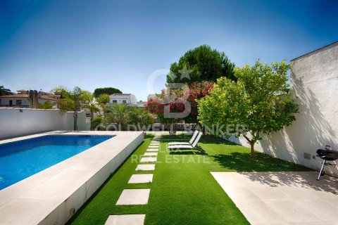 Hus till salu i Empuriabrava, Girona, Spanien 3 sovrum, 170 kvm. Nr. 160334 - foto 9