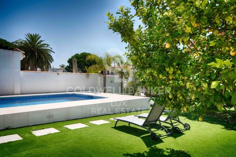 Hus till salu i Empuriabrava, Girona, Spanien 3 sovrum, 170 kvm. Nr. 160334 - foto 12