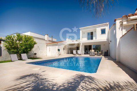 Hus till salu i Empuriabrava, Girona, Spanien 3 sovrum, 170 kvm. Nr. 160334 - foto 5