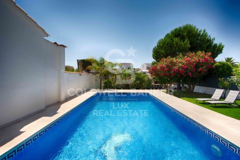 Hus till salu i Empuriabrava, Girona, Spanien 3 sovrum, 170 kvm. Nr. 160334 - foto 8