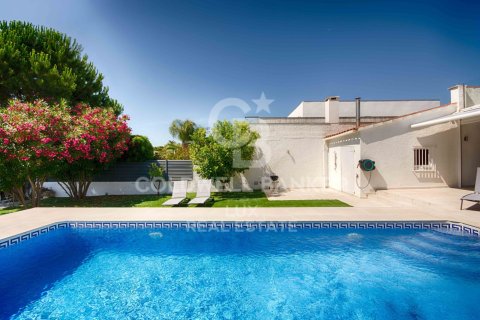 Hus till salu i Empuriabrava, Girona, Spanien 3 sovrum, 170 kvm. Nr. 160334 - foto 10