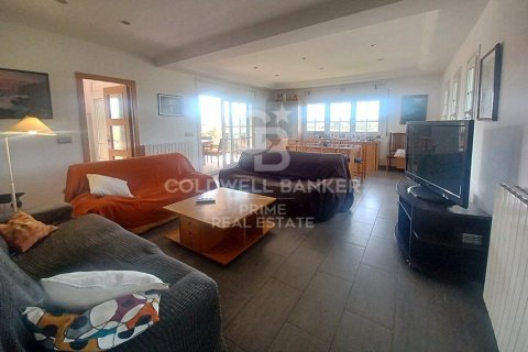 House for sale in Pals, Girona, Spain 5 bedrooms, 284 sq.m. No. 160340 - photo 5