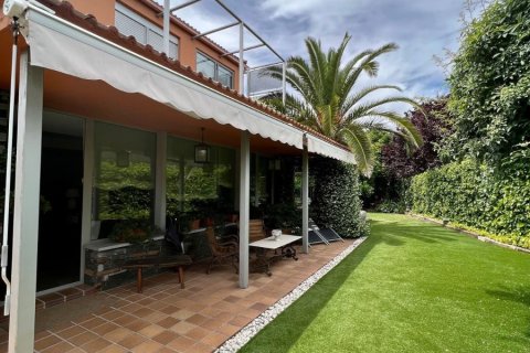 Bliźniak w Madrid, Hiszpania 3 sypialnie, 285 mkw. nr 143128 – zdjęcie 2