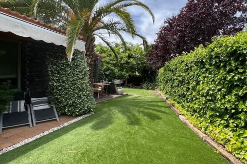 Bliźniak w Madrid, Hiszpania 3 sypialnie, 285 mkw. nr 143128 – zdjęcie 3