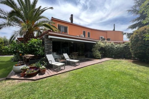 Bliźniak w Madrid, Hiszpania 3 sypialnie, 285 mkw. nr 143128 – zdjęcie 1