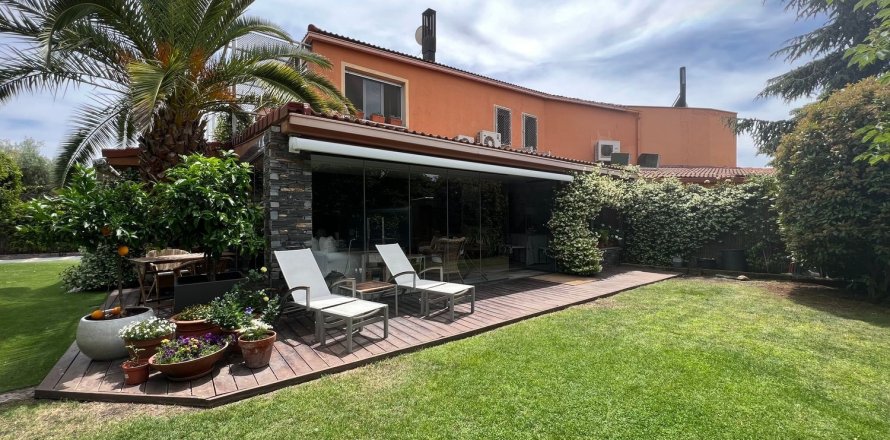 Bliźniak w Madrid, Hiszpania 3 sypialnie, 285 mkw. nr 143128