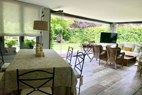 Bliźniak w Madrid, Hiszpania 3 sypialnie, 285 mkw. nr 143128 – zdjęcie 8