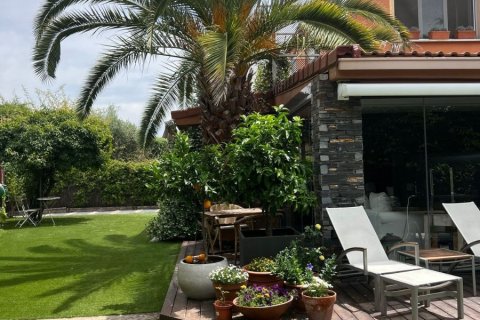 Bliźniak w Madrid, Hiszpania 3 sypialnie, 285 mkw. nr 143128 – zdjęcie 6