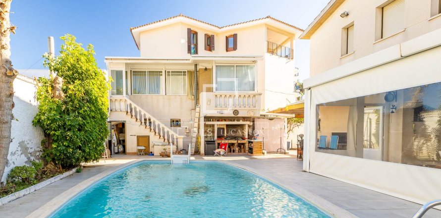 Villa a Castelldefels, Barcelona, Spagna 5 camere da letto, 296 mq. N° 150585