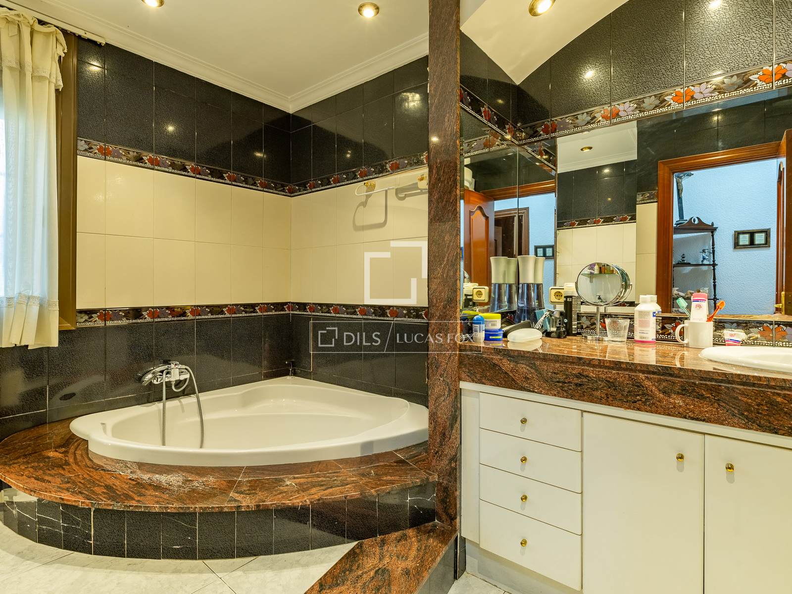 Villa in Castelldefels, Barcelona, Spain 5 bedrooms, 296 sq.m. No. 150585