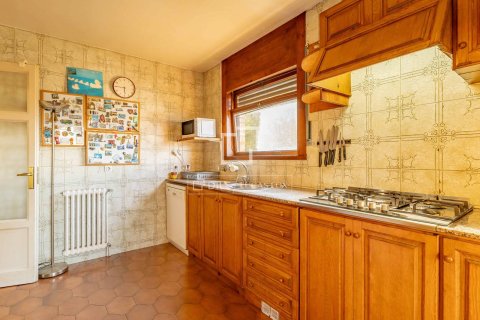 Villa for sale in Valldoreix, Barcelona, Spain 7 bedrooms, 335 sq.m. No. 150586 - photo 16