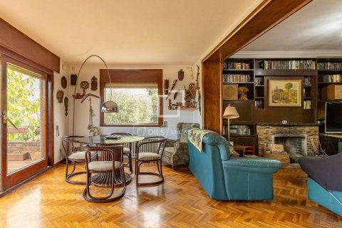 Villa for sale in Valldoreix, Barcelona, Spain 7 bedrooms, 335 sq.m. No. 150586 - photo 2