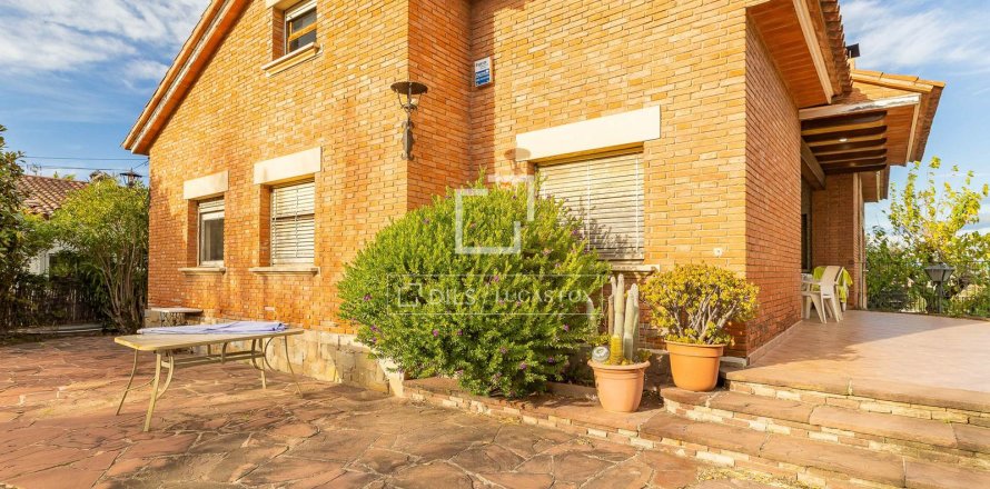 Villa in Valldoreix, Barcelona, Spain 7 bedrooms, 335 sq.m. No. 150586