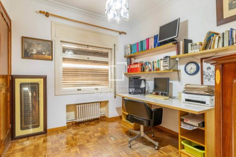 Villa for sale in Valldoreix, Barcelona, Spain 7 bedrooms, 335 sq.m. No. 150586 - photo 24