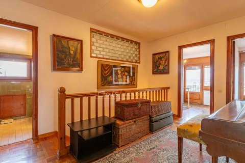 Villa for sale in Valldoreix, Barcelona, Spain 7 bedrooms, 335 sq.m. No. 150586 - photo 28