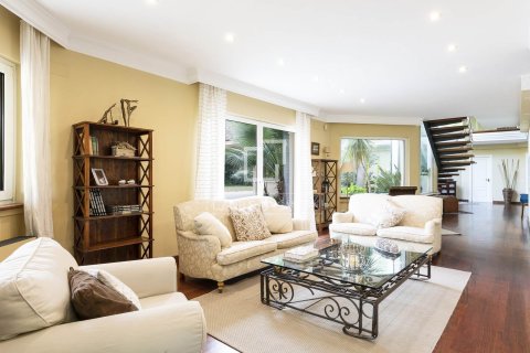 Villa for sale in Sitges, Barcelona, Spain 6 bedrooms, 520 sq.m. No. 150583 - photo 7