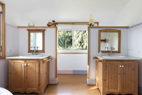 Villa for sale in Sitges, Barcelona, Spain 6 bedrooms, 520 sq.m. No. 150583 - photo 23