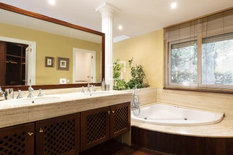 Villa for sale in Sitges, Barcelona, Spain 6 bedrooms, 520 sq.m. No. 150583 - photo 14