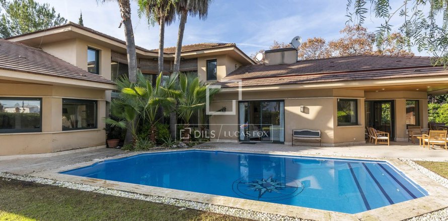 Villa in Sitges, Barcelona, Spain 6 bedrooms, 520 sq.m. No. 150583