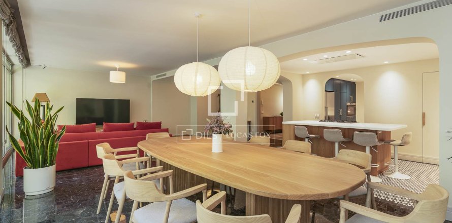 Apartment à Barcelona, Espagne 4 chambres, 250 m2 No. 150580