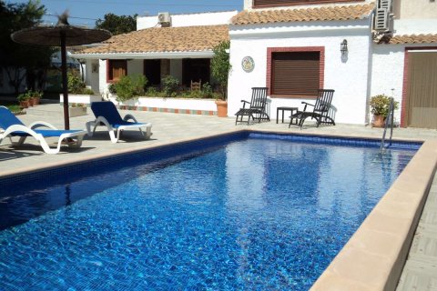 Villa for sale Cabo Roig, Alicante, Spain 9 bedrooms, 221 sq.m. No. 136715 - photo 1