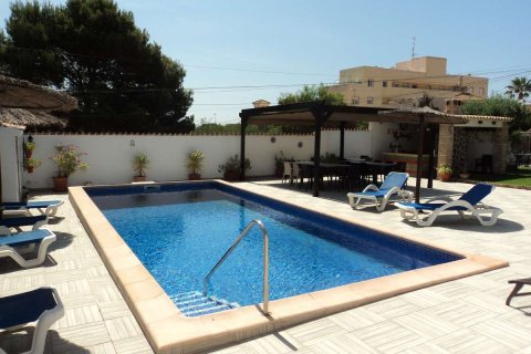 Villa for sale Cabo Roig, Alicante, Spain 9 bedrooms, 221 sq.m. No. 136715 - photo 2