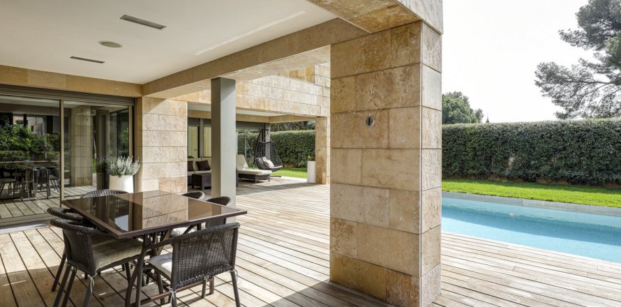 House Barcelona, Spain 7 bedrooms, 900 sq.m. No. 96530