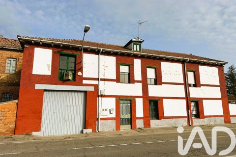 House à vendre à San Andres del Rabanedo, Leon, Espagne, 3 chambres, 600 m2 No. 172868 - photo 3