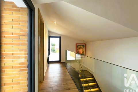 Dom w Sant Fost de Campsentelles, Barcelona, Hiszpania 5 sypialni, 276 mkw. nr 152571 – zdjęcie 18