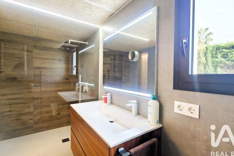 Dom w Sant Fost de Campsentelles, Barcelona, Hiszpania 5 sypialni, 276 mkw. nr 152571 – zdjęcie 15