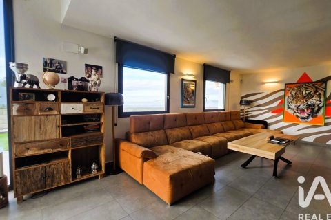 Talo myytävänä Sant Fost de Campsentelles, Barcelona, Espanja, 5 makuuhuonetta, 276 m2 No. 152571 - kuva 28