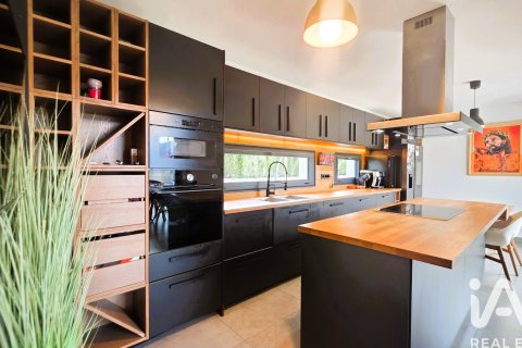 Dom w Sant Fost de Campsentelles, Barcelona, Hiszpania 5 sypialni, 276 mkw. nr 152571 – zdjęcie 9