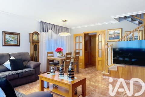 Kaupunkipientalo myytävänä Calafell, Tarragona, Espanja, 4 makuuhuonetta, 182 m2 No. 152568 - kuva 26