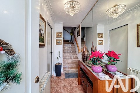 Kaupunkipientalo myytävänä Calafell, Tarragona, Espanja, 4 makuuhuonetta, 182 m2 No. 152568 - kuva 3