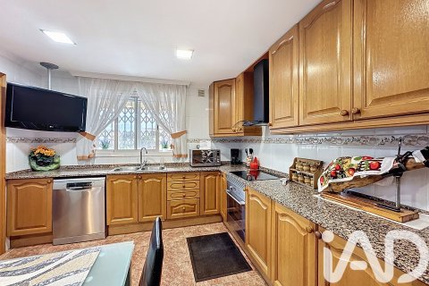 Kaupunkipientalo myytävänä Calafell, Tarragona, Espanja, 4 makuuhuonetta, 182 m2 No. 152568 - kuva 5