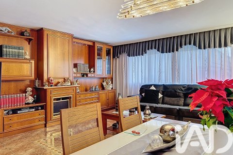 Kaupunkipientalo myytävänä Calafell, Tarragona, Espanja, 4 makuuhuonetta, 182 m2 No. 152568 - kuva 9