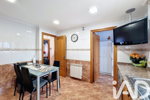 Kaupunkipientalo myytävänä Calafell, Tarragona, Espanja, 4 makuuhuonetta, 182 m2 No. 152568 - kuva 6