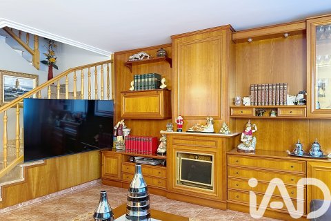 Kaupunkipientalo myytävänä Calafell, Tarragona, Espanja, 4 makuuhuonetta, 182 m2 No. 152568 - kuva 8