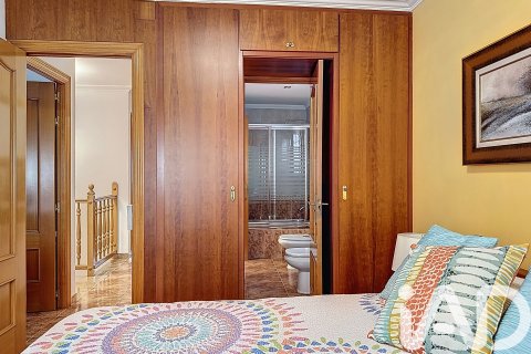 Kaupunkipientalo myytävänä Calafell, Tarragona, Espanja, 4 makuuhuonetta, 182 m2 No. 152568 - kuva 28